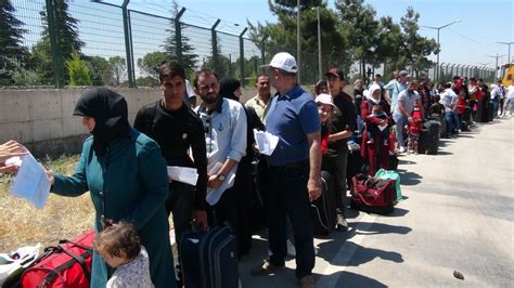 B­a­y­r­a­m­ ­z­i­y­a­r­e­t­i­n­e­ ­g­i­d­e­n­ ­S­u­r­i­y­e­l­i­l­e­r­i­n­ ­d­ö­n­ü­ş­l­e­r­i­ ­b­a­ş­l­a­d­ı­ ­-­ ­S­o­n­ ­D­a­k­i­k­a­ ­H­a­b­e­r­l­e­r­